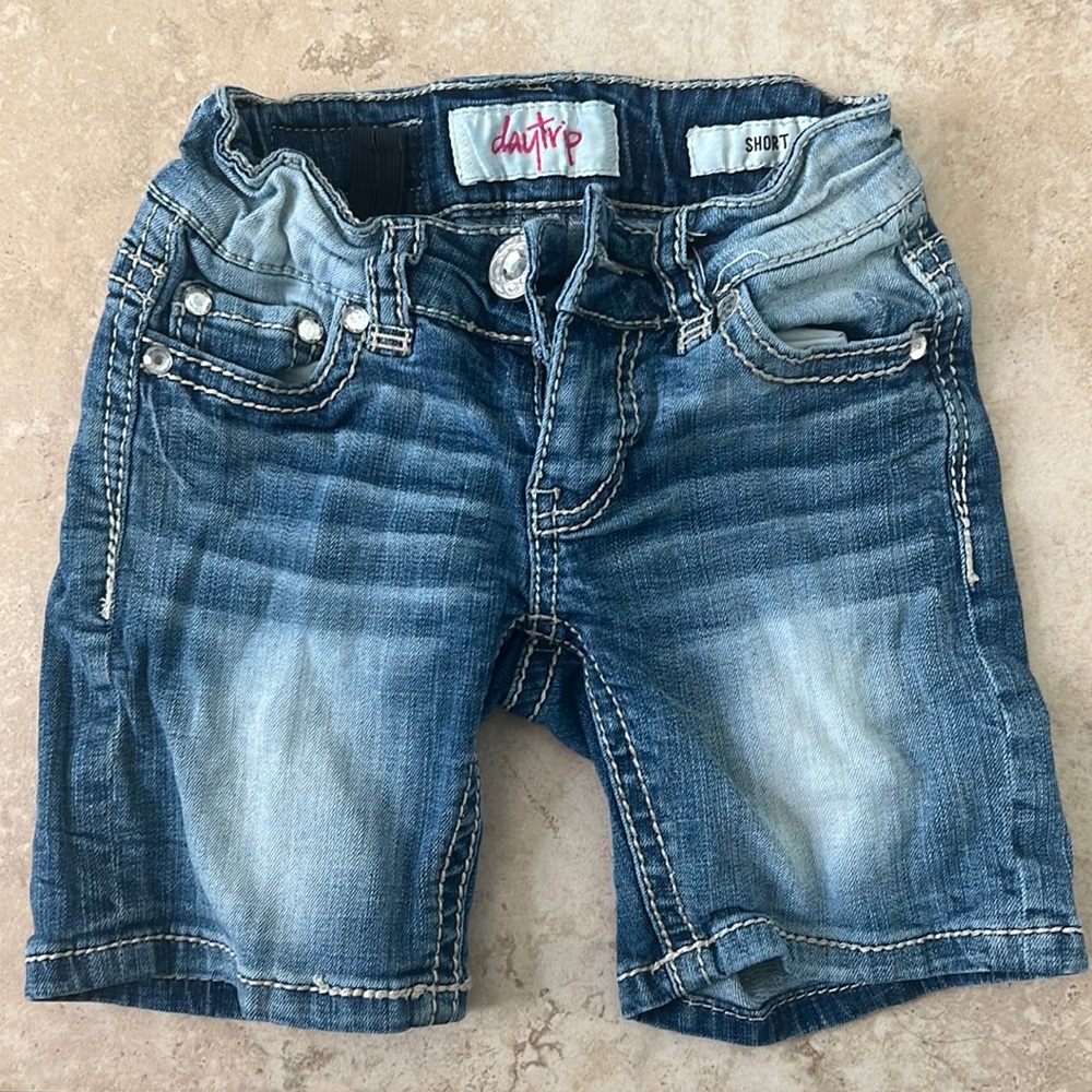 Girls day trip Bermuda shorts size 7